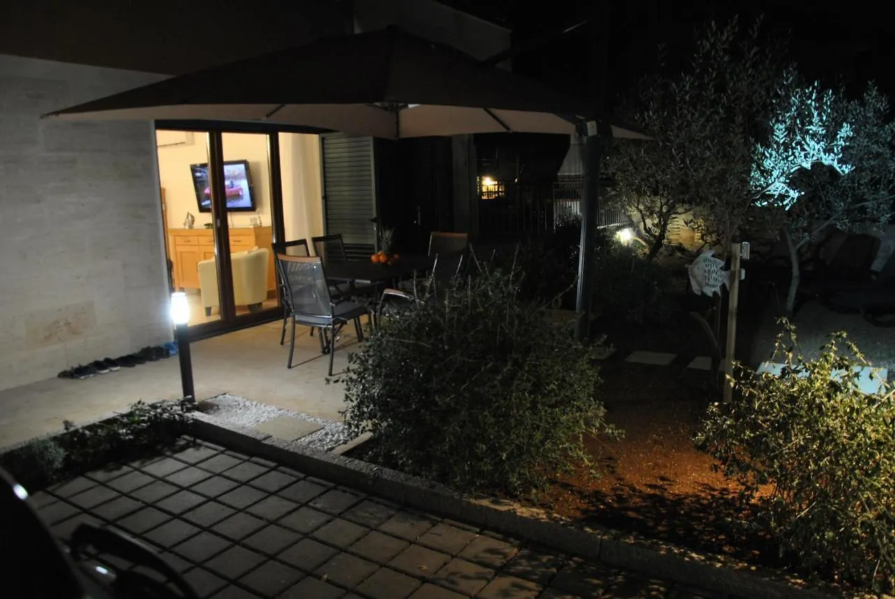 Apartment Relax Villa Salena Slatine 0*,
